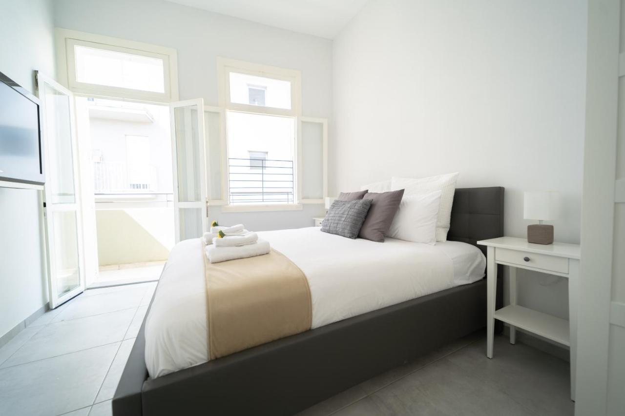 Yalarent Boutique Apartments In Jaffa'S Flea Market Тель-Авив Экстерьер фото