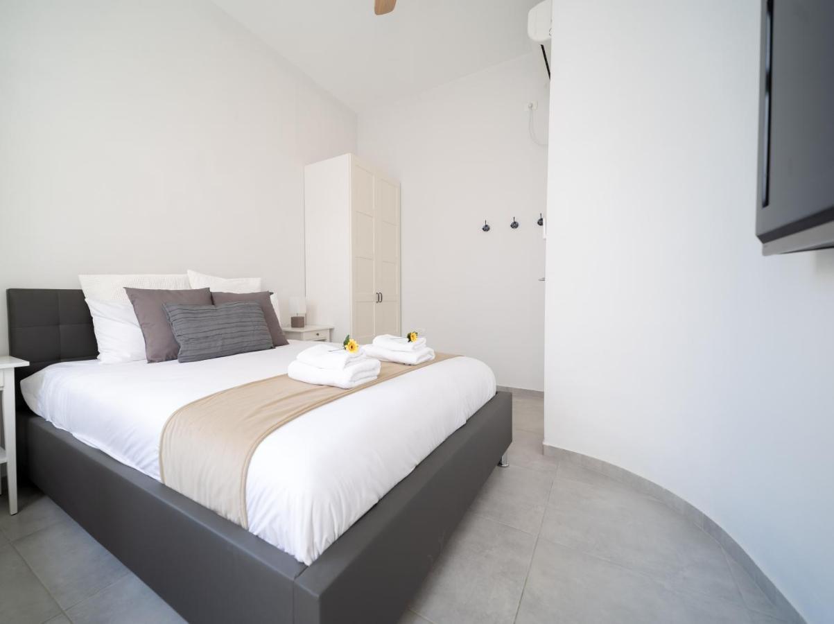 Yalarent Boutique Apartments In Jaffa'S Flea Market Тель-Авив Экстерьер фото