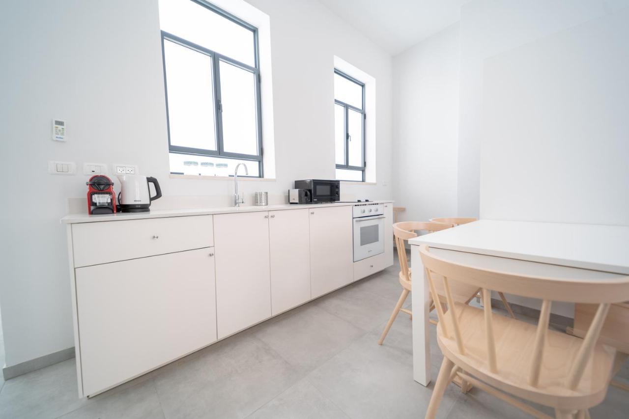 Yalarent Boutique Apartments In Jaffa'S Flea Market Тель-Авив Экстерьер фото